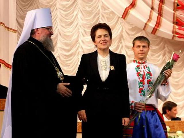 Людмиле Янукович вручили орден от УПЦ (Фото)