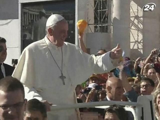 Папа Римський виступив на захист геїв та жінок