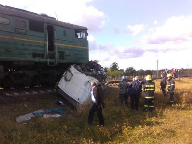 В Молдове поезд столкнулся с грузовиком: есть пострадавшие