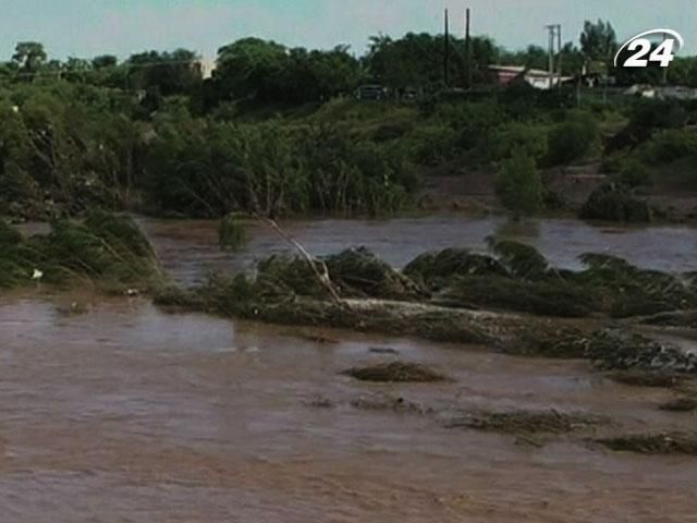 Количество жертв наводнений в Мексике превысило 100 человек и растет