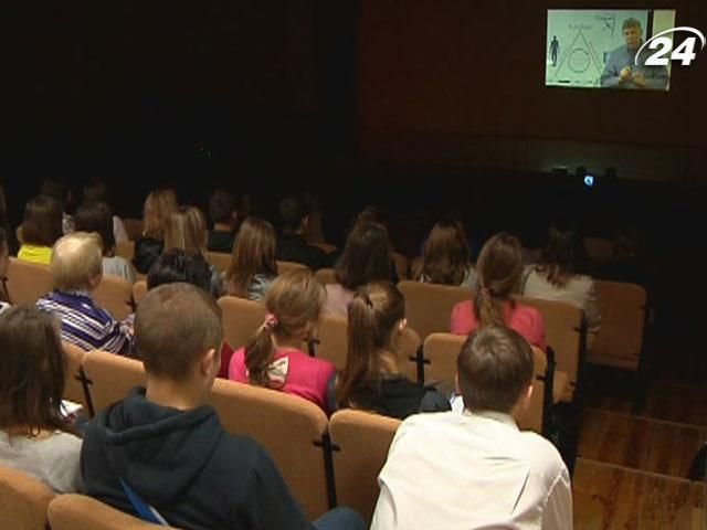 У Львові віртуально можна слухати лекції провідних світових вишів