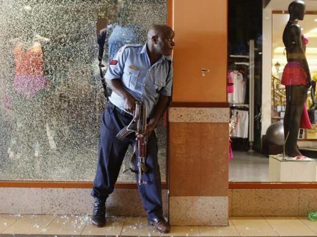 По меньшей мере 25 человек погибли в торговом центре в Найроби