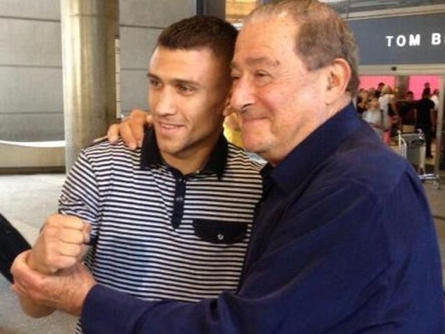 Ломаченко прилетів до Лос-Анджелеса готуватись до професійного бою Ломаченко прилетів до Лос-Анджелеса готуватись до професійного бою