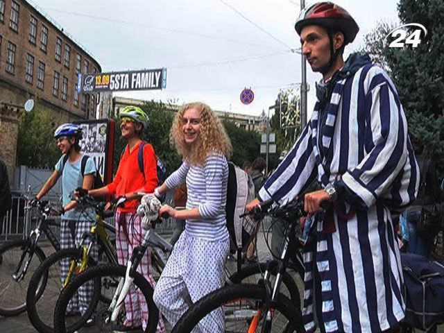 У центрі Києва велосипедисти провели флешмоб 