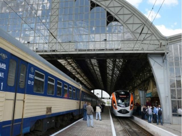 У Києві Hyundai насмерть збив дві людини У Києві Hyundai насмерть збив дві людини