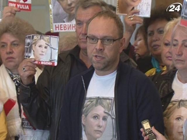 Власенко: Кенгурячие суды в Украине продолжаются
