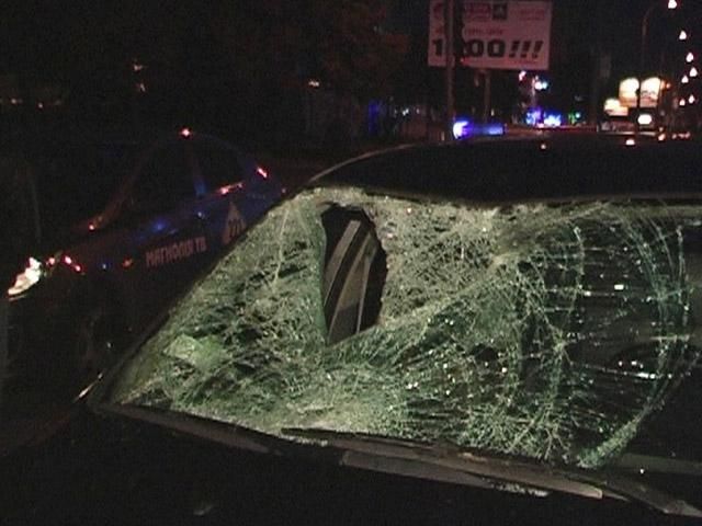 У столиці BMW на переході збив двох пішоходів У столиці BMW на переході збив двох пішоходів