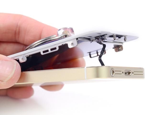 iPhone 5S розбити легше, ніж його попередника (Відео)