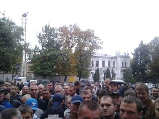 На Хмельнитчине "титушки" таки штурмовали Фарион На Хмельнитчине "титушки" таки штурмовали Фарион