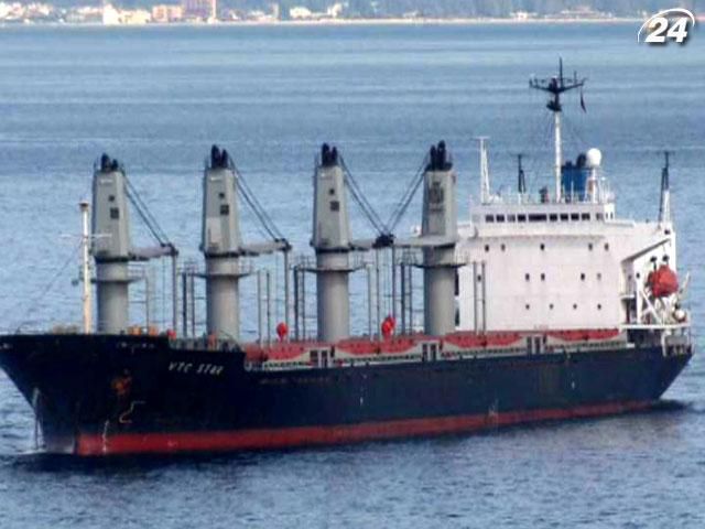 Українські моряки, які перебували під арештом у Камеруні, повернулися додому Українські моряки, які перебували під арештом у Камеруні, повернулися додому