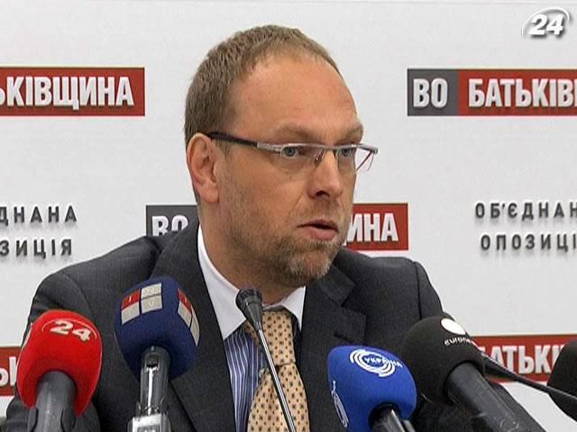 Проти адвокатів Тимошенко готують кримінальні справи, - Власенко