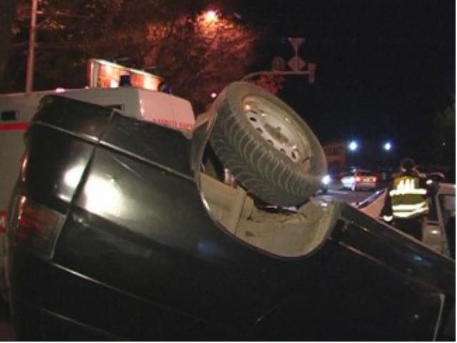 У столиці зіткнулися дві автівки: серед постраждалих вагітна жінка та діти (Фото) У столиці зіткнулися дві автівки: серед постраждалих вагітна жінка та діти (Фото)