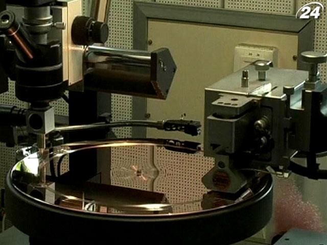 Чеську фабрику з виробництва вінілів від закриття врятували рекордні продажі Чеську фабрику з виробництва вінілів від закриття врятували рекордні продажі