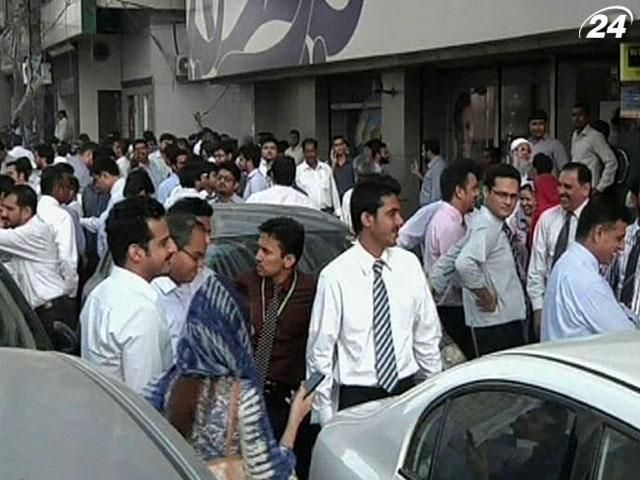 В Пакистане в результате мощного землетрясения погибли около 70 человек В Пакистане в результате мощного землетрясения погибли около 70 человек