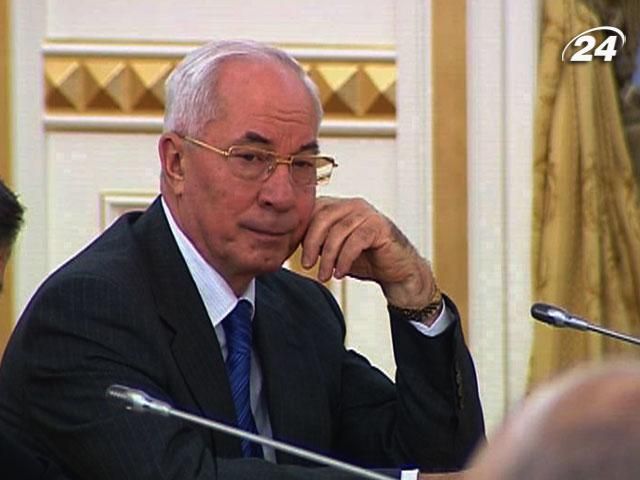 Азаров запропонував Медведєву обговорити спірні питання асоціації з ЄС Азаров запропонував Медведєву обговорити спірні питання асоціації з ЄС