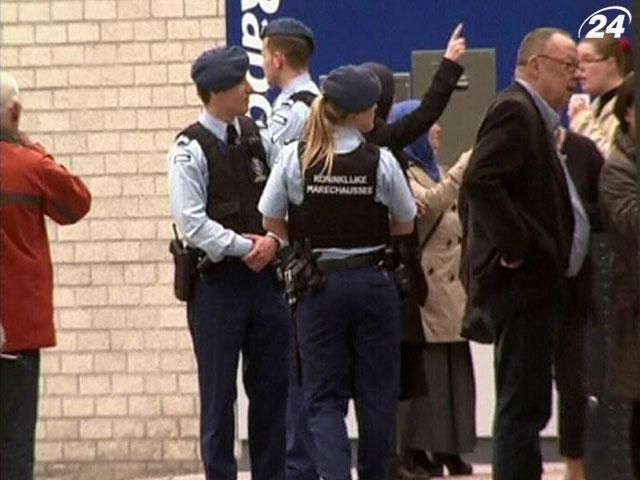 Вблизи Амстердама эвакуировали посетителей трех торговых центров Вблизи Амстердама эвакуировали посетителей трех торговых центров