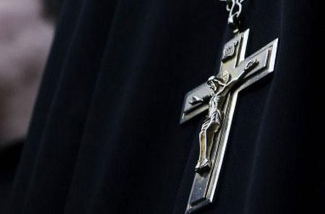 За удар колеги священик отримав 120 годин робіт За удар колеги священик отримав 120 годин робіт