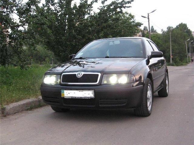 С 1 октября водители вынуждены включать фары на загородных дорогах С 1 октября водители вынуждены включать фары на загородных дорогах