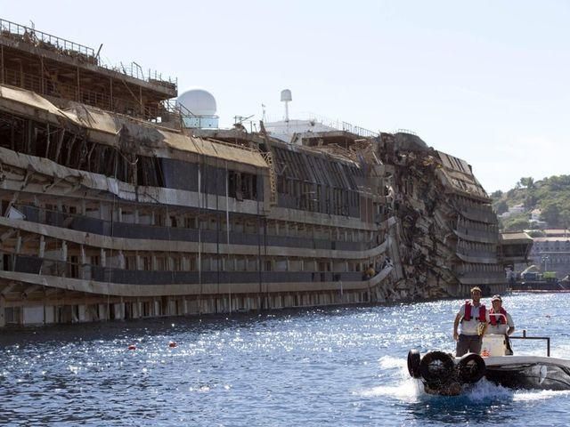 В море нашли останки жертв катастрофы Costa Concordia