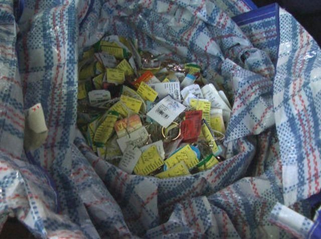 В Крыму с топором и молотком похитили украшений на миллион гривен В Крыму с топором и молотком похитили украшений на миллион гривен