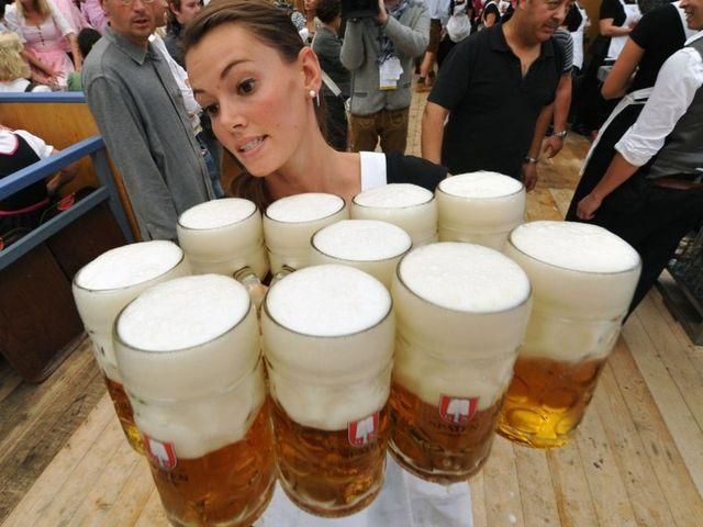 Фото дня: На Октоберфесті пиво ллється ріками (Фото) Фото дня: На Октоберфесті пиво ллється ріками (Фото)