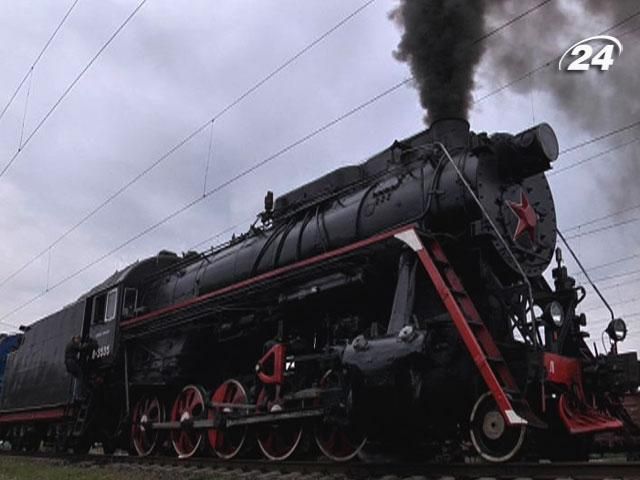 Во Львове на маршрут вышел полувековой паровой поезд Во Львове на маршрут вышел полувековой паровой поезд