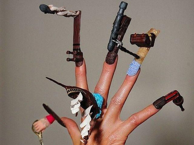 Екстравагантні шедеври нейл-дизайну (Фото) Екстравагантні шедеври нейл-дизайну (Фото)