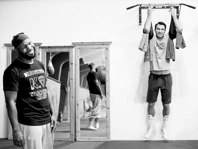 Фінальний тренувальний тиждень Кличка перед боєм із Повєткіним (Фото) Фінальний тренувальний тиждень Кличка перед боєм із Повєткіним (Фото)