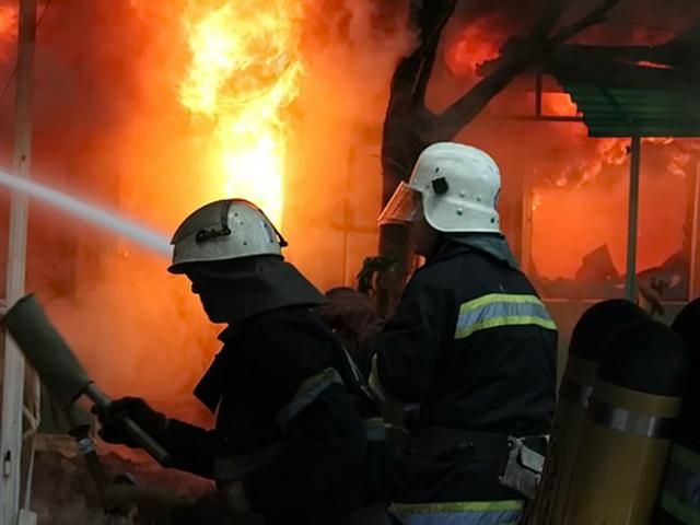 На Дніпропетровщині горів автовокзал На Дніпропетровщині горів автовокзал