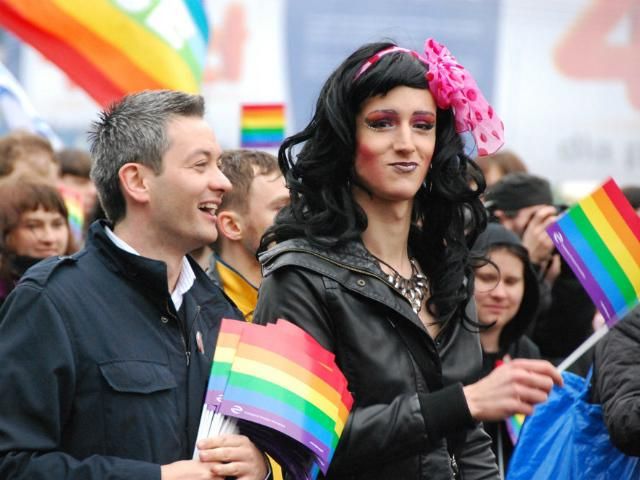 У Сербії заборонили проводити гей-парад У Сербії заборонили проводити гей-парад