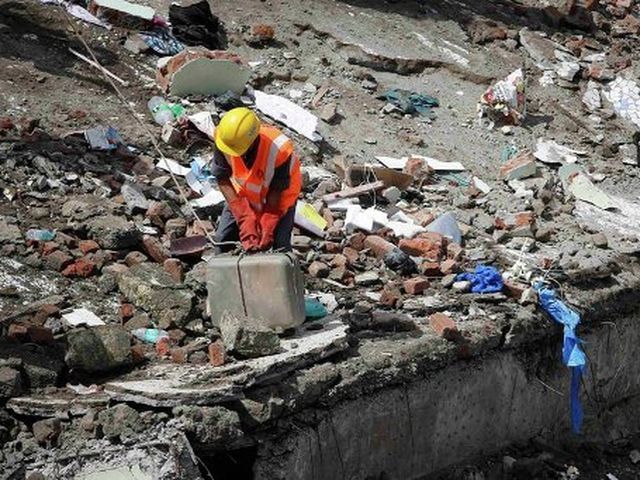 Обрушившийся дом в Мумбаи похоронил уже 45 человек