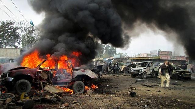 Взрыв в Пакистане убил около 30 человек, среди них - дети Взрыв в Пакистане убил около 30 человек, среди них - дети