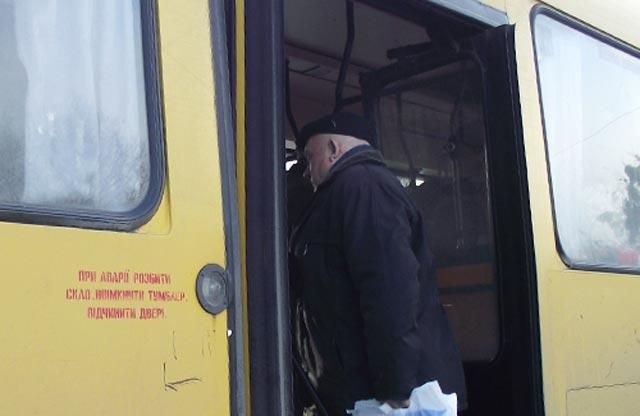 На Луганщине маршрутки "перевозили" по 15 тысяч льготников за день На Луганщине маршрутки "перевозили" по 15 тысяч льготников за день