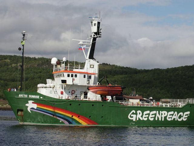 Суд арештував усіх 30-ох причетних до ситуації на кораблі Greenpeace 