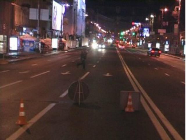 Авто збило літнього пішохода на Хрещатику (Фото) Авто збило літнього пішохода на Хрещатику (Фото)