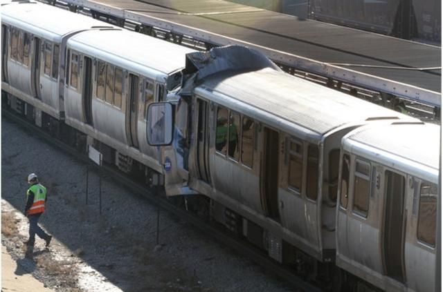 В Чикаго столкнулись два поезда метро. Пострадали полсотни человек (Фото)