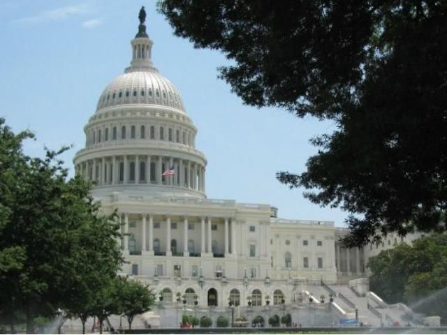 У США масово закривають держустанови У США масово закривають держустанови