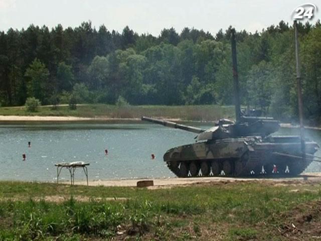 Янукович едет на Яворовский полигон Янукович едет на Яворовский полигон