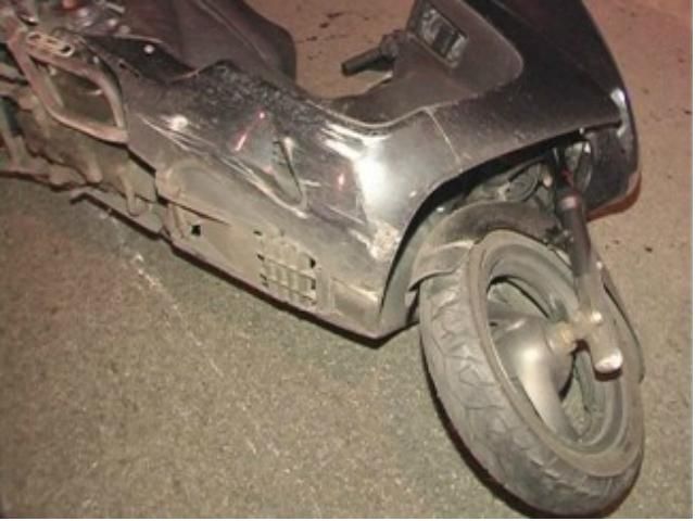 В Киеве скутерист попал в ДТП (Фото) В Киеве скутерист попал в ДТП (Фото)