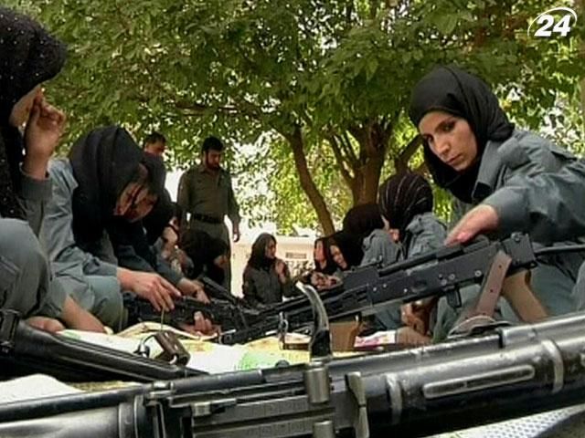 Женщины в Афганистане берут в руки оружие