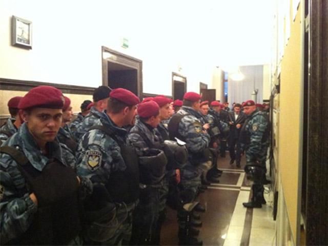 Працівникам КМДА порадили сьогодні прийти на роботу до 7 ранку Працівникам КМДА порадили сьогодні прийти на роботу до 7 ранку