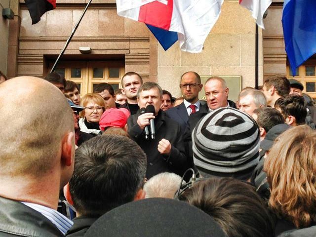 Опозиція припинила свою акцію під Київрадою Опозиція припинила свою акцію під Київрадою