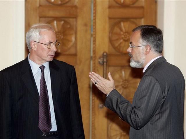 Азаров вимагає, щоб випускники педагогічних вишів певний час працювали у школі Азаров вимагає, щоб випускники педагогічних вишів певний час працювали у школі