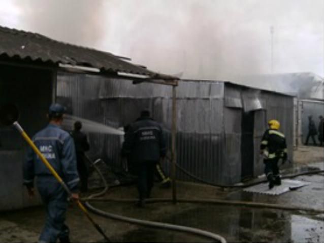 На Закарпатті горів ринок (Фото) На Закарпатті горів ринок (Фото)