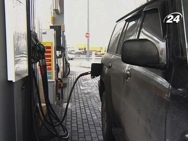 Минэнерго требует от производителей улучшить бензин