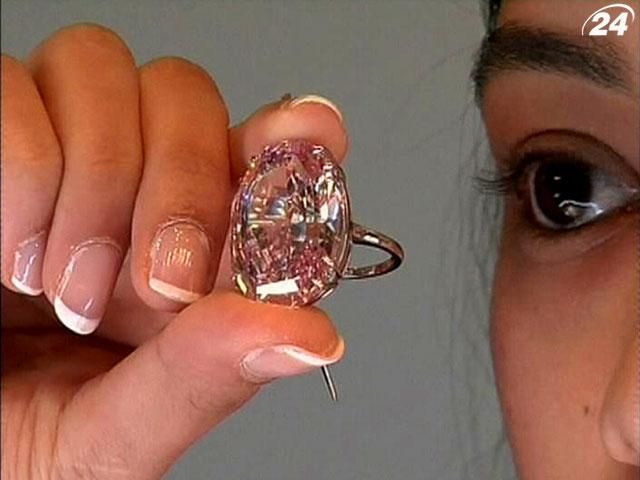 На аукціон виставили найдорожчий діамант у світі