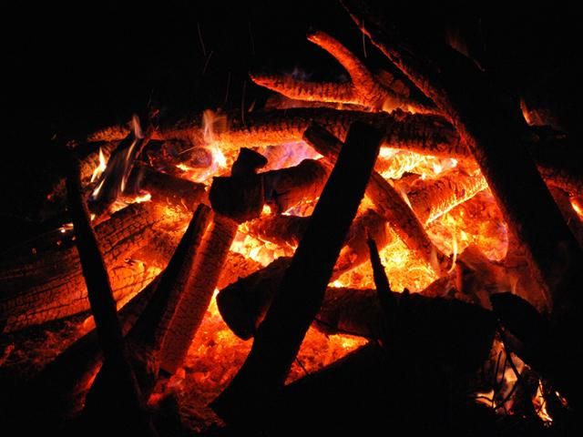 Живцем спалили двох європейців на Мадагаскарі Живцем спалили двох європейців на Мадагаскарі