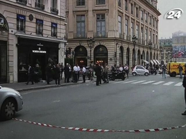 В Париже банда преступников ограбила магазин элитных часов