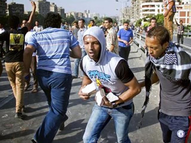 Єгипетських демонстрантів розігнали сльозогінним газом