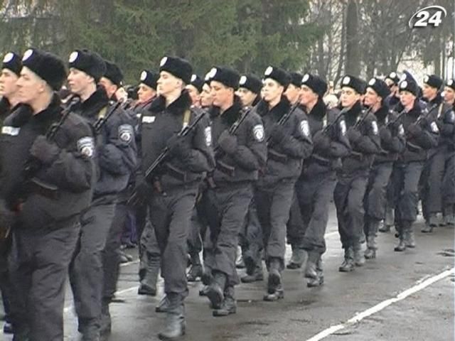 Підсумки тижня: В Україні розпочався останній призов на строкову службу 